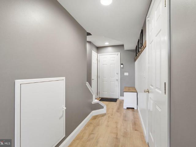 207 Lakeside Xing