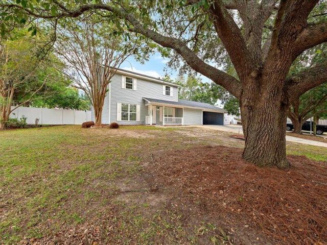 207 NW Candace Ct