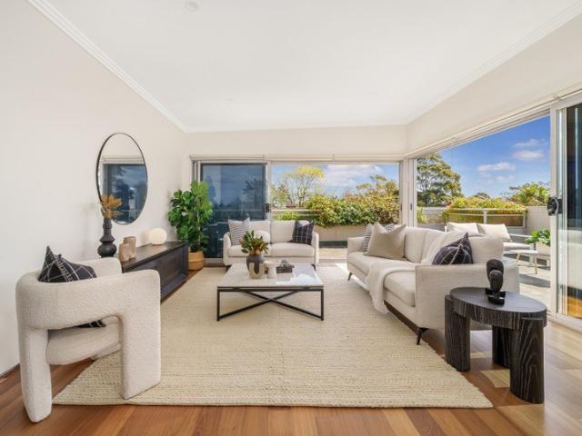 207 sqm sun drenched top floor apartment