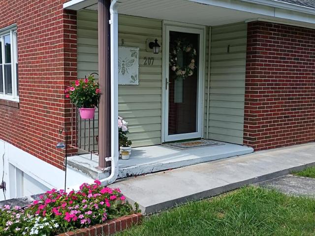 207 Steeles Ln
