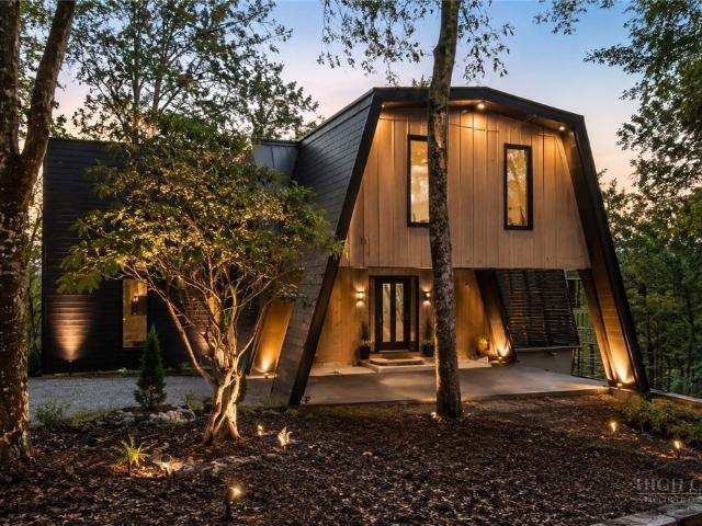 207 Pinnacle Ridge Road