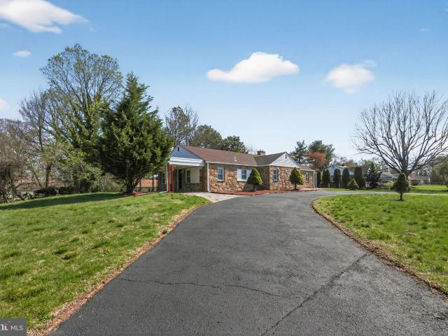 207 Rolling Green Ave, New Castle, DE 19720 | MLS #DENC2105