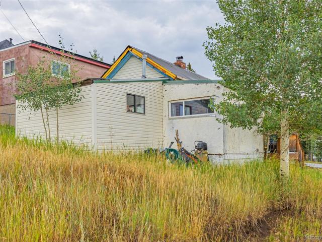 207 W Eaton Avenue