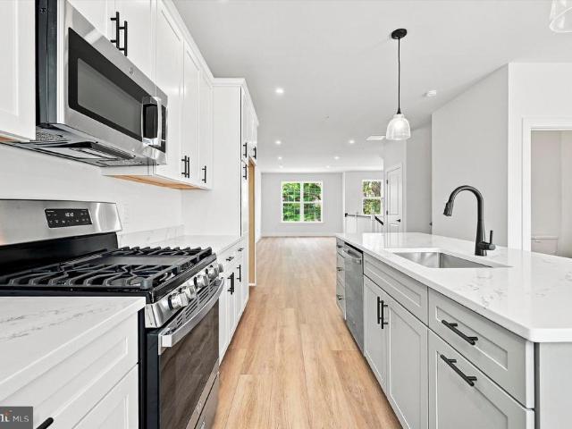 207 W Eighth Street