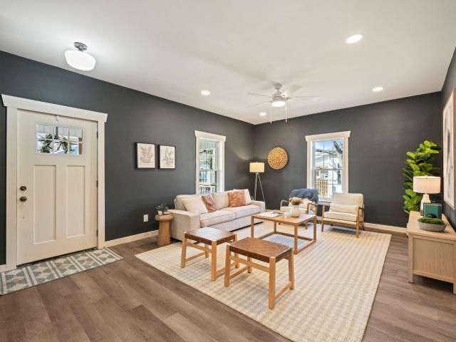 207 W Holt Street