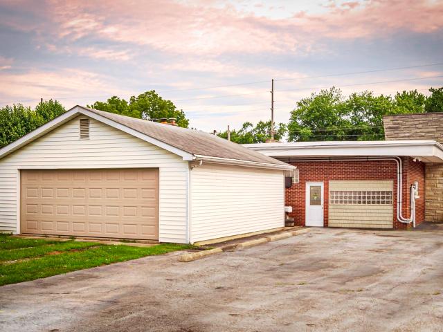 207 W Lincoln Highway
