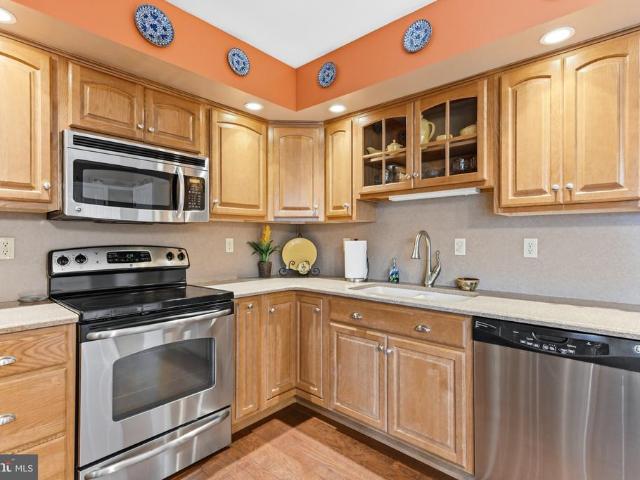 207 W Neversink Road