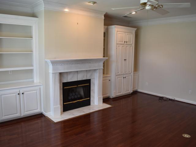 207 Woodfield Ct