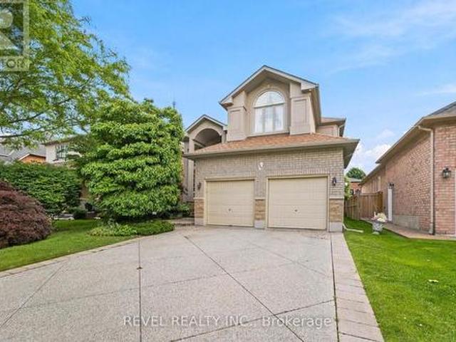 207 Valridge Drive, Hamilton, ON, L9G 4Y4 house for sale | Listing ID X13520 | Royal LePage