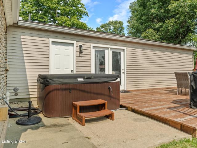 2085 Frankfort Rd