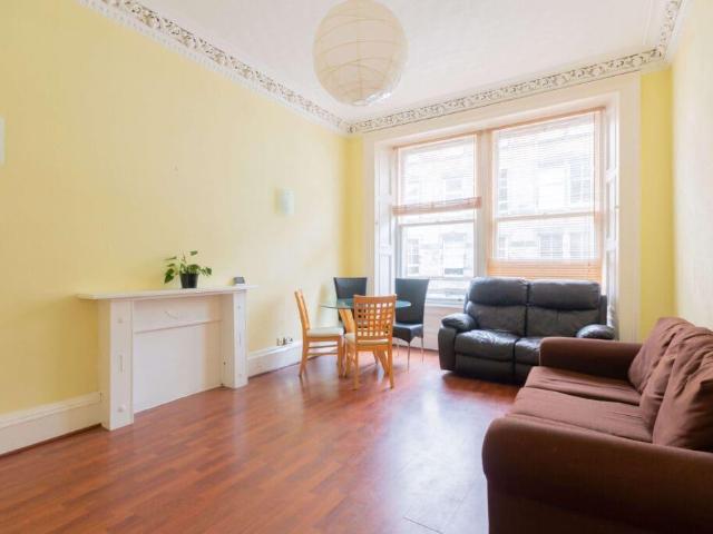 2085L Valleyfield Street, Edinburgh. 2 bed flat to rent £1,700 pcm £392 pw