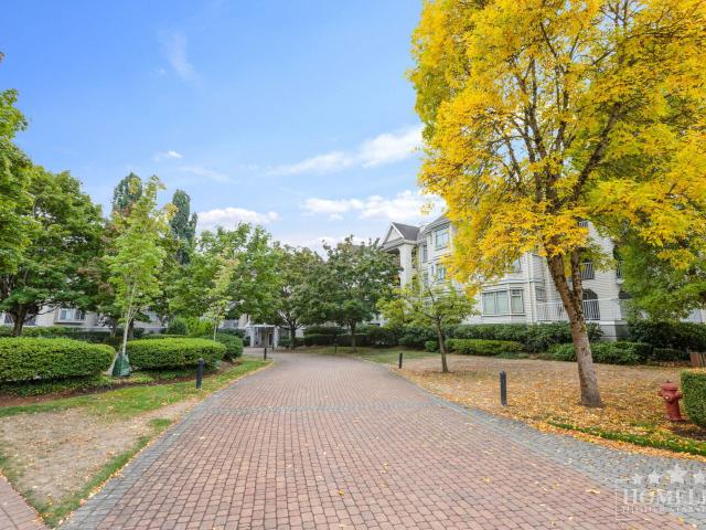 20894 57 Ave Spacious 2 Bedroom, 2 Bathroom Condo in Langley City Condo for Rent