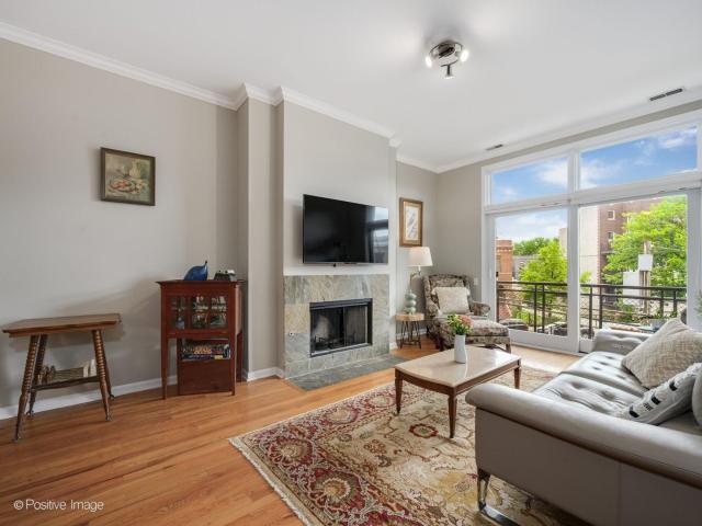2089 W Wabansia Avenue # 202