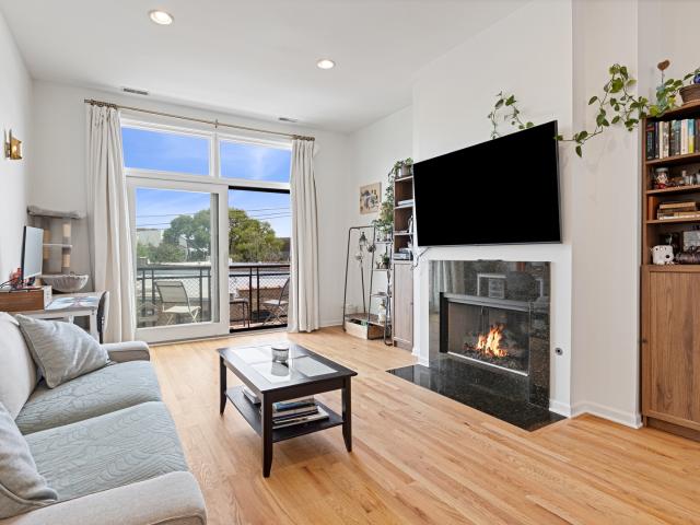 2089 w wabansia avenue # 303