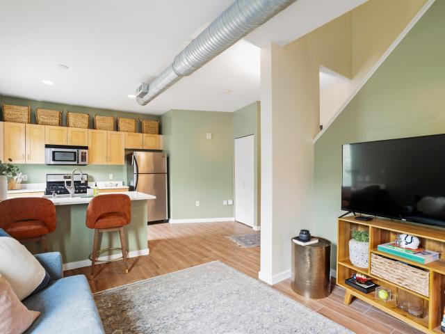 2080 N Commerce St, Unit 319