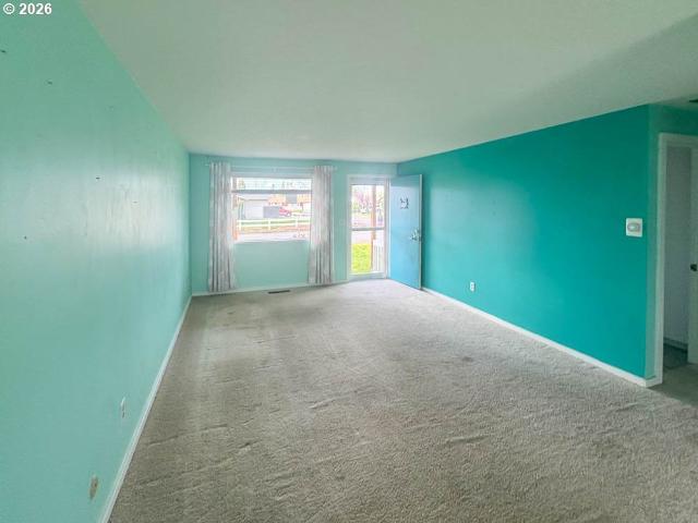 2080 umpqua rd
