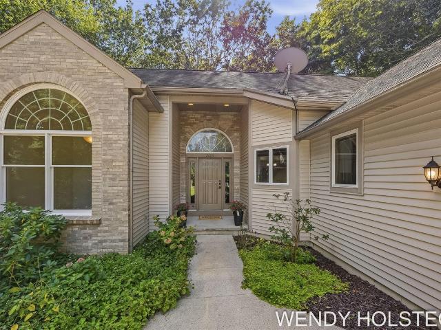 2080 W 32nd Street