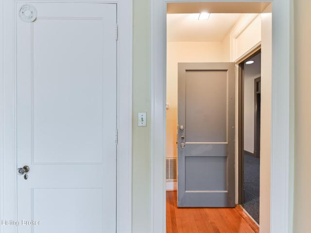 2082 Douglass Blvd APT 18