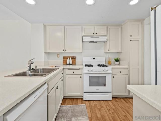 2083 Manzana Way