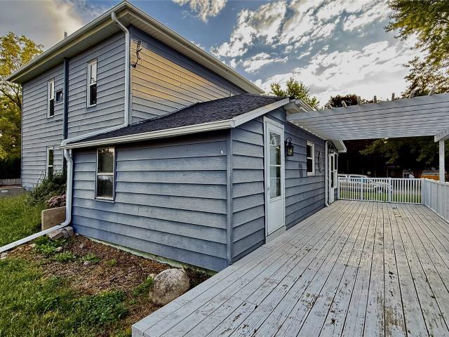 208 3rd Avenue NE