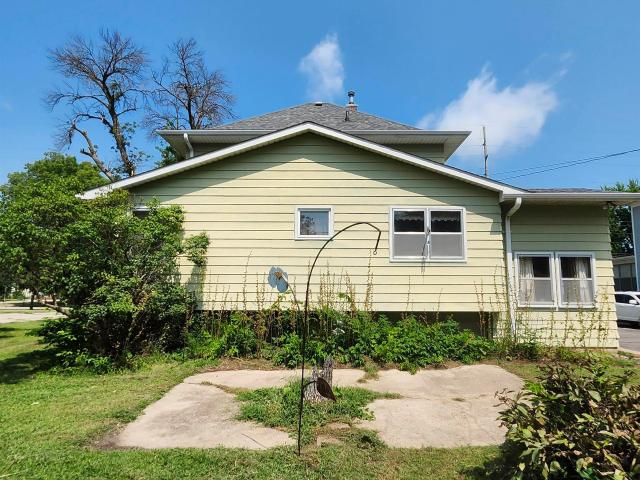 208 1st Ave N