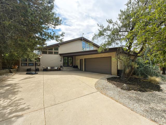208 Canada Way