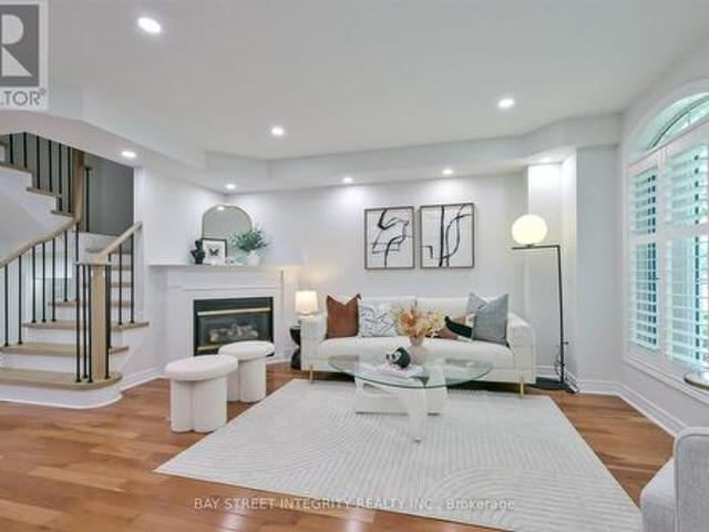 208 Georgian Drive, Oakville, ON, L6H 6T8 house for sale | Listing ID W13608 | Royal LePage