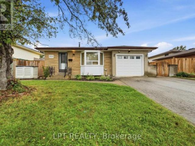 208 Deveron Crescent, London South T, ON, N5Z 4J3 house for sale | Listing ID X13731 | Royal LePage