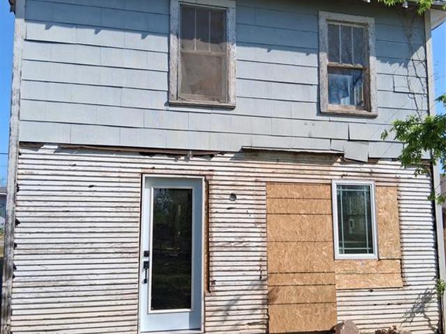 208 E 4th Street