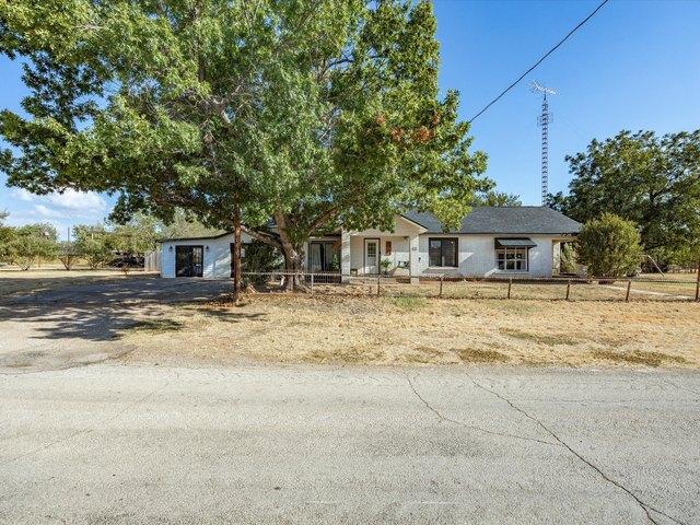 208 E Church St, Woodson, TX 76491