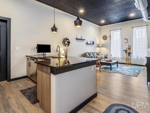 208 E Ludington Street # Unit 7