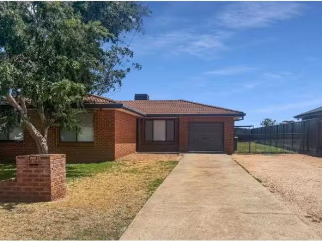 208 Farnell Street, FORBES House for rent Listed by Brittney.