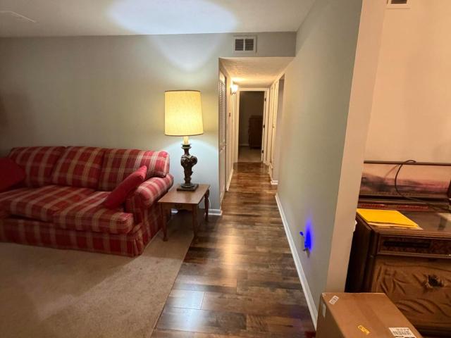 208 Flanders Ct APT 3