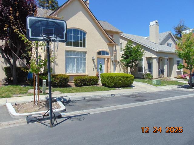 208 Holland Circle