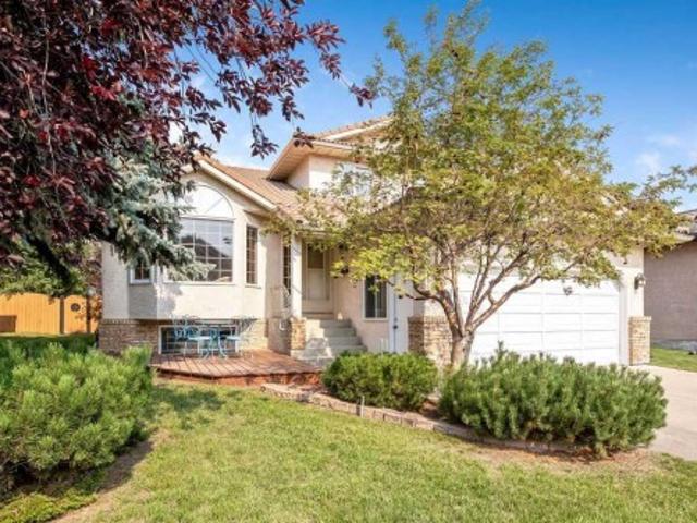 208 Hawkview Manor Place Nw, Calgary, AB, T3G 2Z6 house for sale | Listing ID A2339 | Royal LePage