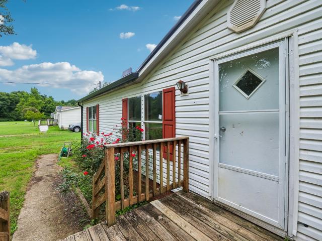 208 Orchard Ln