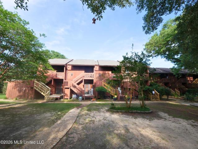 208 Lakeside Villa