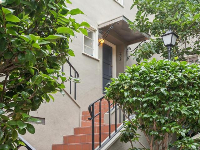 208 Lee St