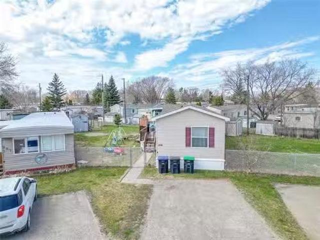208 Madison Bay, Brandon, MB, R7C 1B4 house for sale Listin.