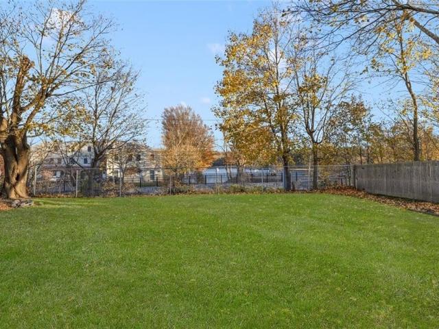 208 Marlborough Street 4