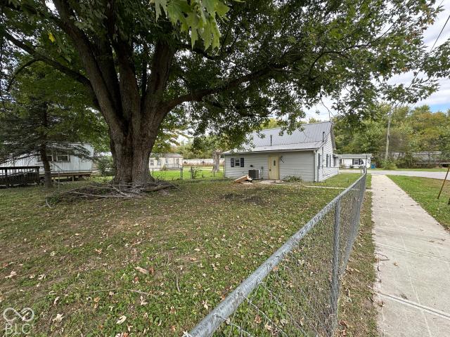 208 N East