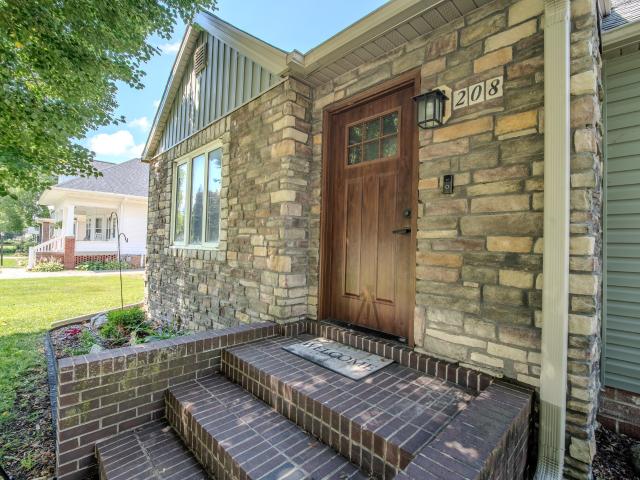 208 SE 2nd Street