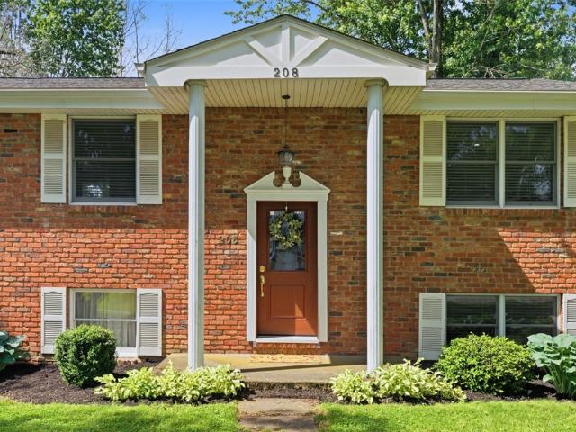 208 Parkwood Circle