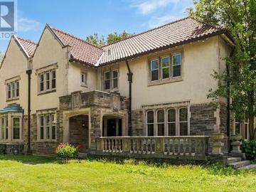 208 Roxborough Drive, Toronto, ON, M4W 1X8 Luxury House for sale | Listing ID C13476 | Royal LePage Carriage Trade Luxury Properties