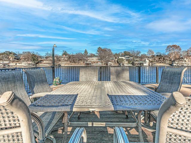208 Riverside Dr