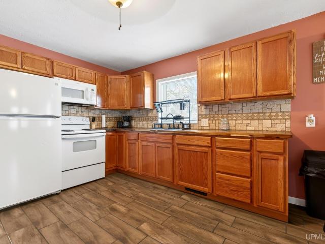 208 W Victory Way