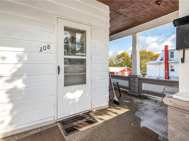 208 W Boyd Avenue