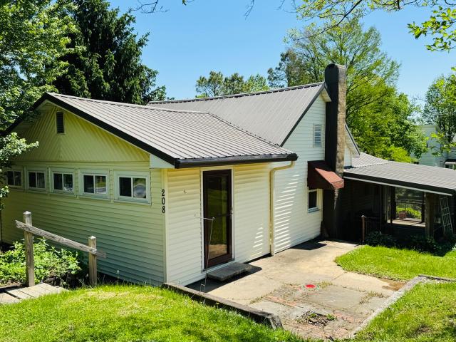 208 W Poplar Street