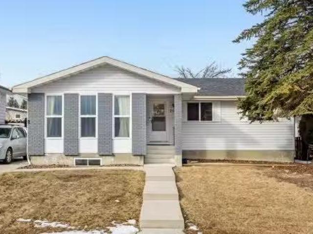 208 Woodpark Place Sw, Calgary, AB, T2M 2S5 house for sale.