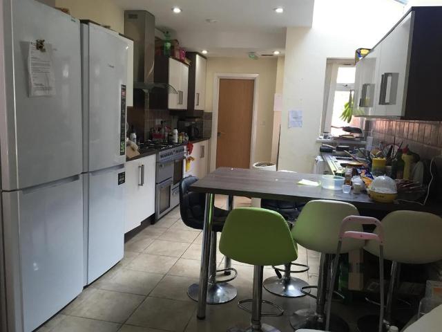 208 Tiverton Road, Stirchley, B29 6BU, United Kingdom | 8 bed townhouse for rent #34486842 | Rentberry